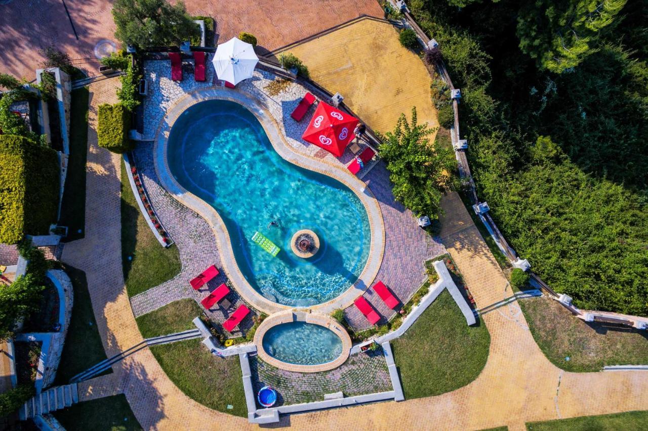 Akritas Ef Zin Villas & Suites ปัลลูรี ภายนอก รูปภาพ